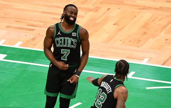 连下两城!凯尔特人轻取步行者 哈利伯顿伤退 布朗40+5! 连下两城!凯尔特人轻取步行者 哈利伯顿伤退 布朗40+5!