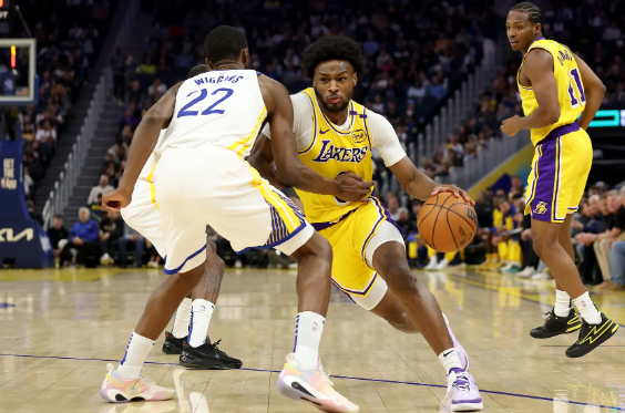 布朗尼17分库明加17+4 勇士132-74狂胜湖人58分季前赛全胜 布朗尼17分库明加17+4 勇士132-74狂胜湖人58分季前赛全胜