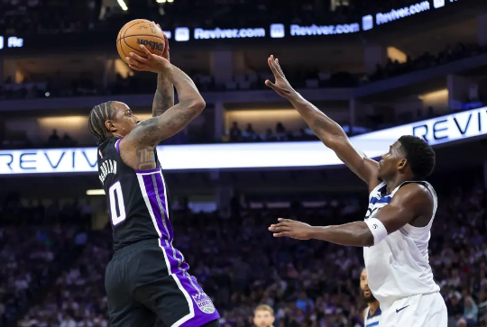 德罗赞26+8 爱德华兹罚球准绝杀 森林狼117-115险胜国王 德罗赞26+8 爱德华兹罚球准绝杀 森林狼117-115险胜国王