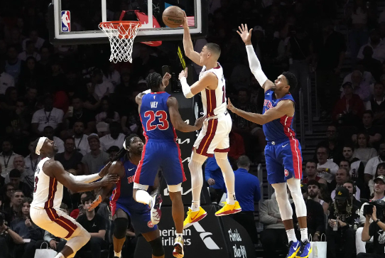 巴特勒23+7坎宁安24分 阿德巴约两双 热火106-98胜活塞 巴特勒23+7坎宁安24分 阿德巴约两双 热火106-98胜活塞