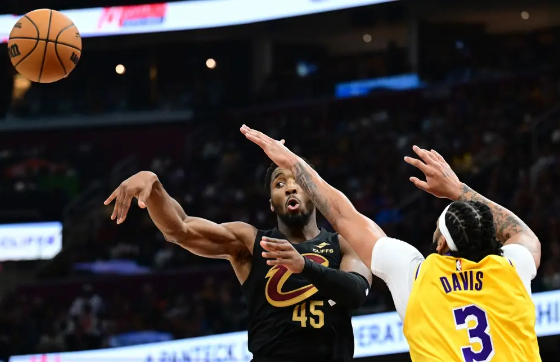 詹姆斯26分 米切尔24+7 湖人不敌骑士吞下两连败 詹姆斯26分 米切尔24+7 湖人不敌骑士吞下两连败