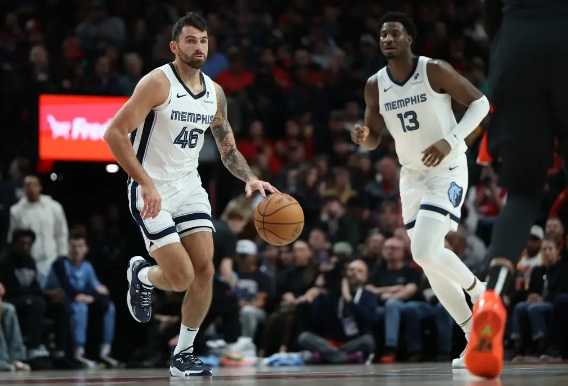 小杰克逊20+7 河村勇辉3分4助 灰熊7人上双45分胜开拓者