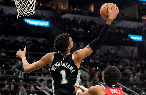 文班亚马爆砍50+6&8记三分 普尔42+6 马刺送奇才6连败 文班亚马爆砍50+6&8记三分 普尔42+6 马刺送奇才6连败