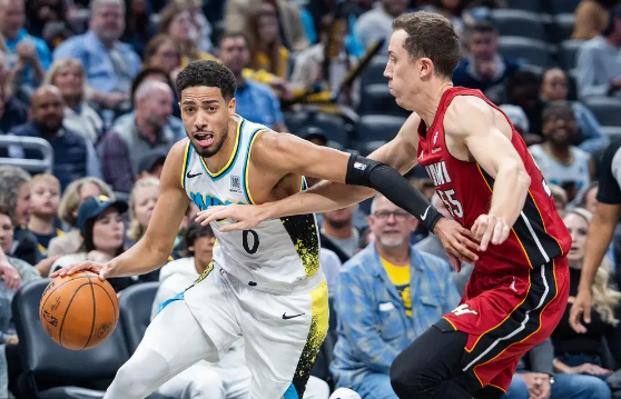 特纳34+9 哈利伯顿16+13 希罗28分 步行者力克热火 特纳34+9 哈利伯顿16+13 希罗28分 步行者力克热火