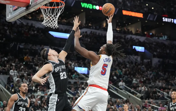 末节崩盘!库里14+7+5 文班25+7+9 勇士遭马刺17分逆转 末节崩盘!库里14+7+5 文班25+7+9 勇士遭马刺17分逆转