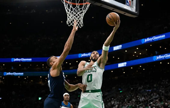 布朗29分 塔图姆26+8 爱德华兹28+9+7 绿军险胜森林狼 布朗29分 塔图姆26+8 爱德华兹28+9+7 绿军险胜森林狼