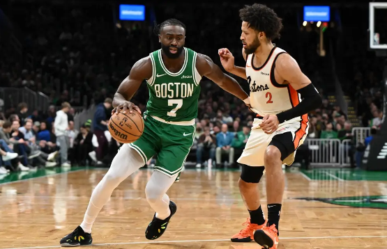 布朗28+6+9 塔图姆伤缺 康宁汉姆27+9+14 绿军3人20+击退活塞