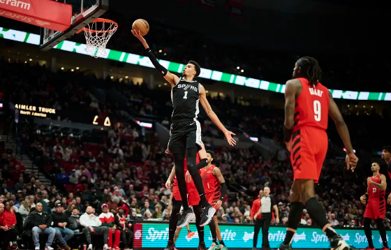 格兰特32分文班28+7+7&罚球绝杀 马刺118-116送开拓者5连败