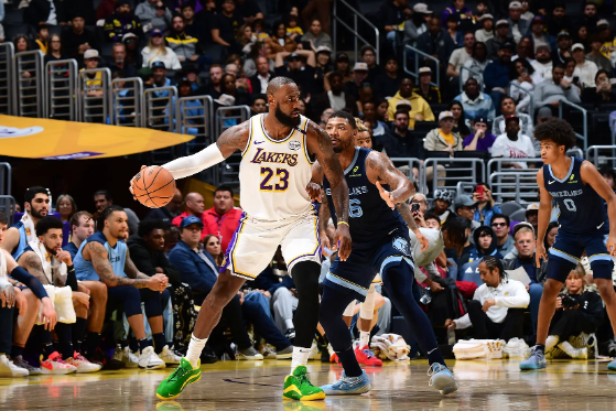 浓眉40+16 老詹18+8+8 莫兰特21中6&7失误 湖人终结灰熊4连胜