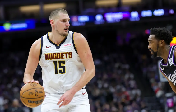 约基奇20+14+13 威少18+9+10 小萨28+14+6 掘金险胜国王