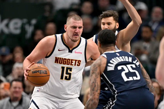 约基奇19+18+9 威少21+10+7 克莱25分 掘金末节逆转独行侠