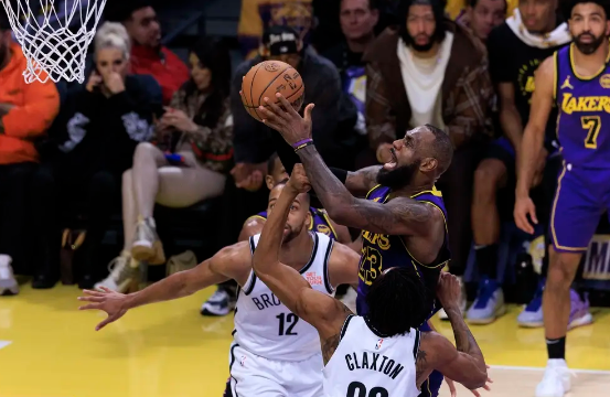 詹姆斯29+7+8 里夫斯38分 拉塞尔失绝杀19+6+8 湖人险胜篮网