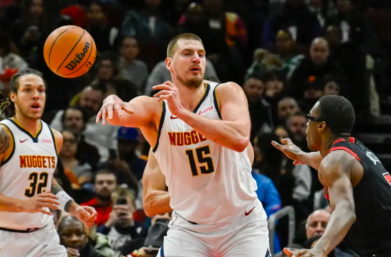 约基奇33+12+14&半场10中10 拉文21+6 公牛末节13-0逆转掘金