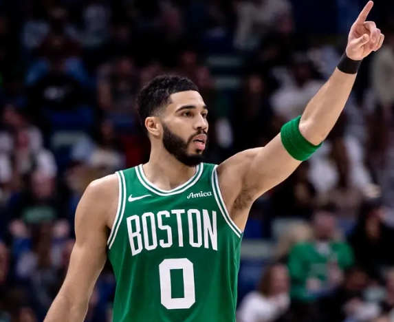 塔图姆27+10&绝杀 墨菲20中15&8记三分空砍40分 绿军险胜鹈鹕