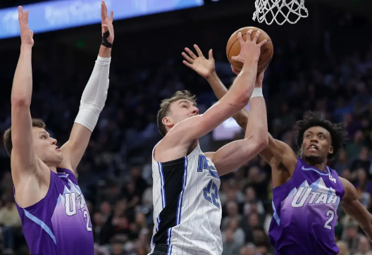 塞克斯顿22+8 小瓦37分 班凯罗19中4 爵士力克魔术止8连败