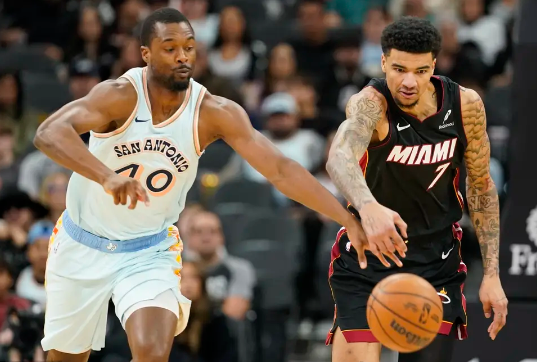 阿德巴约绝杀砍30+13+9 希罗16中4 文班缺阵 热火击败马刺