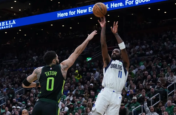 欧文破魔咒!克里斯蒂15+6+4 克莱半场23分 独行侠客胜绿军 欧文破魔咒!克里斯蒂15+6+4 克莱半场23分 独行侠客胜绿军