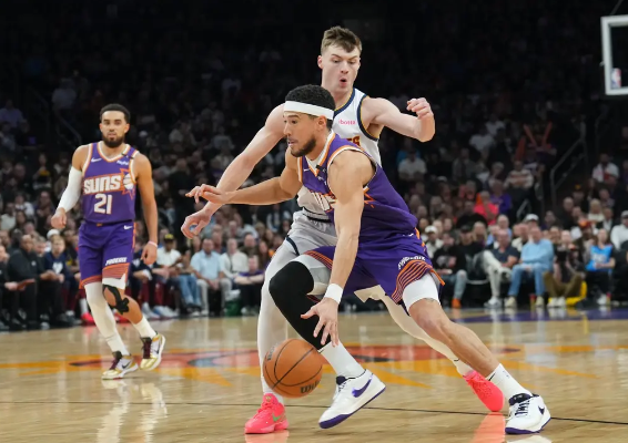 约基奇26+11+9布克24+7 掘金122-105击败太阳夺6连胜