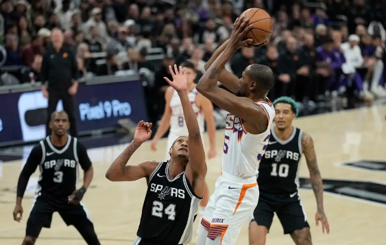 福克斯26+9杜兰特22分 文班缺阵马刺120-109送太阳4连败