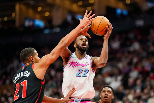 希罗28+7 维金斯25+8 巴雷特29分 热火加时击败猛龙