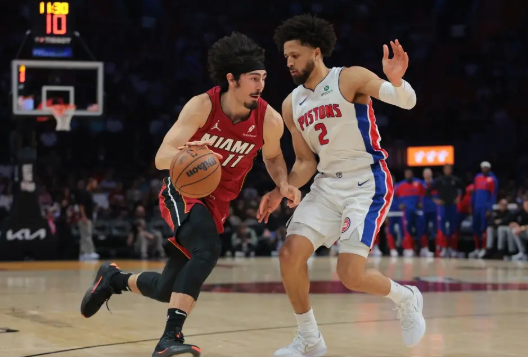 康宁汉姆25+12+11三分绝杀 阿德巴约30+9+8 活塞送热火9连败