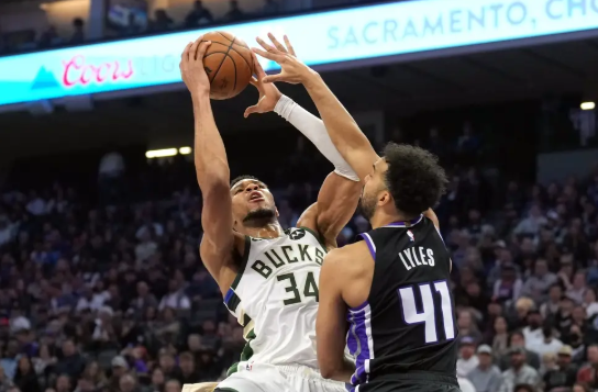 字母哥单节22+8扭转局势 国王最后4分半0分惨遭雄鹿逆转