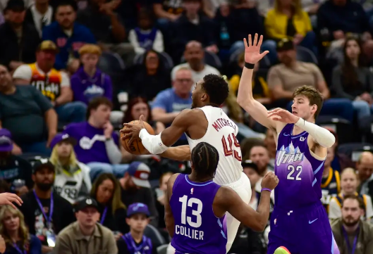 米切尔21分钟16分 加兰12+7 骑士轻取爵士止4连败