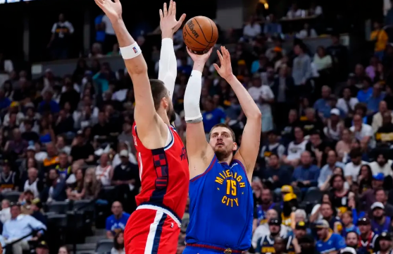 约基奇16+10+8 小卡22+5 哈登8中2 掘金6人上双抢七淘汰快船