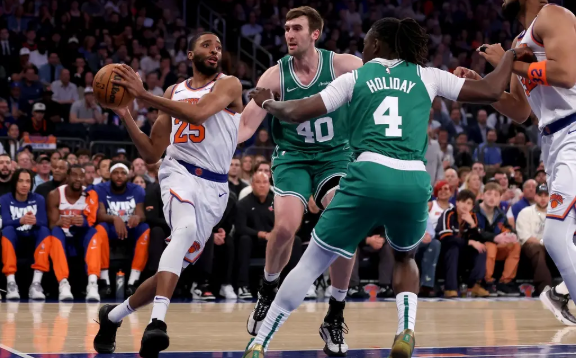 4人得分20+&尼克斯4-2进东决!布朗早早6犯&绿军38分溃败! 4人得分20+&尼克斯4-2进东决!布朗早早6犯&绿军38分溃败!